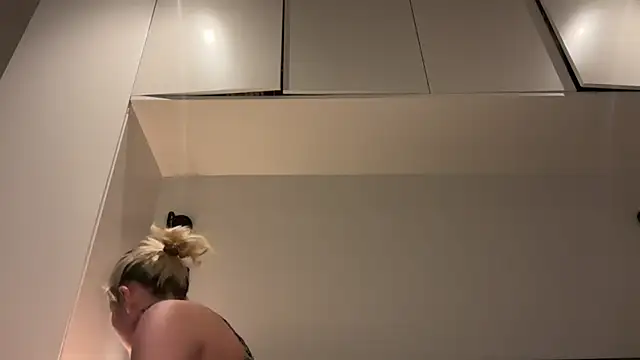 Snapshot of Leylah_Linda chatting on 03-12-26, 08:59 Leylah Linda online show from 03-12-26, 08:59