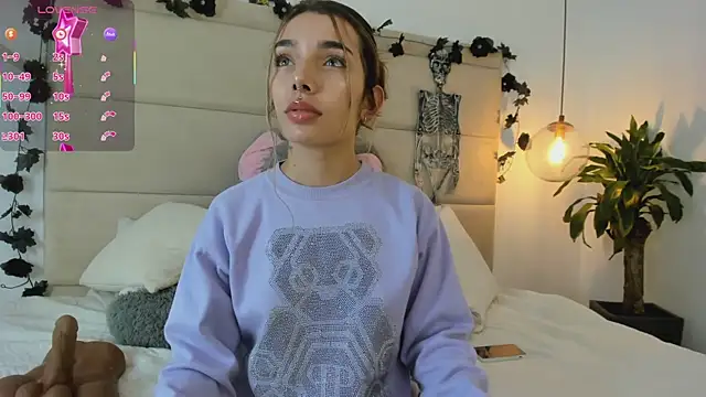 Mollymoon1 online show from 10-28-25, 07:38