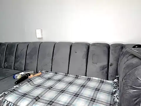 Pearl 00 online show from 10-13-25, 07:47