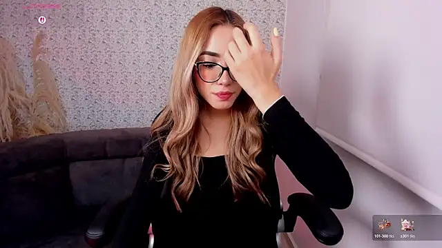 Snapshot of Sarajonnes chatting on 12-05-25, 05:31 Sarajonnes online show from 12-05-25, 05:31