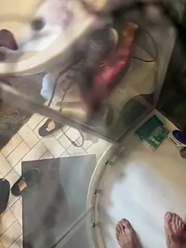 lescro95  online show from 04-28-26, 01:16