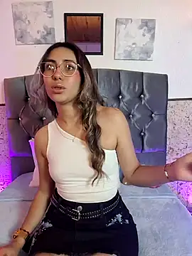 Scarlett Khan online show from 01-02-25, 01:49