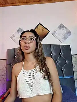 Scarlett Khan online show from 01-14-25, 04:15