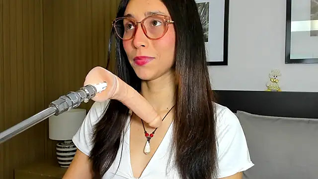 Snapshot of doll_bella_ chatting on 05-12-26, 08:06 doll bella online show from 05-12-26, 08:06