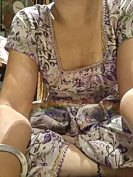 Melody Shyla online show from 11-21-25, 11:03