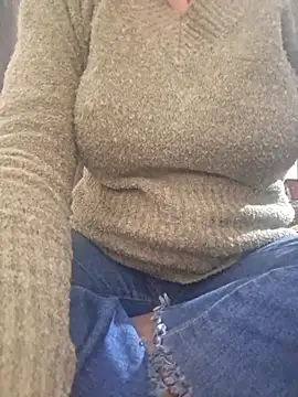 Melody Shyla online show from 12-14-25, 01:38