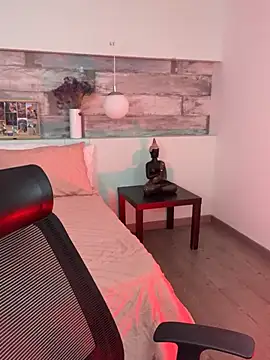 Alisha-Bond online show from 01-13-25, 12:09