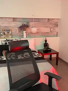 Alisha-Bond online show from 01-29-25, 11:35