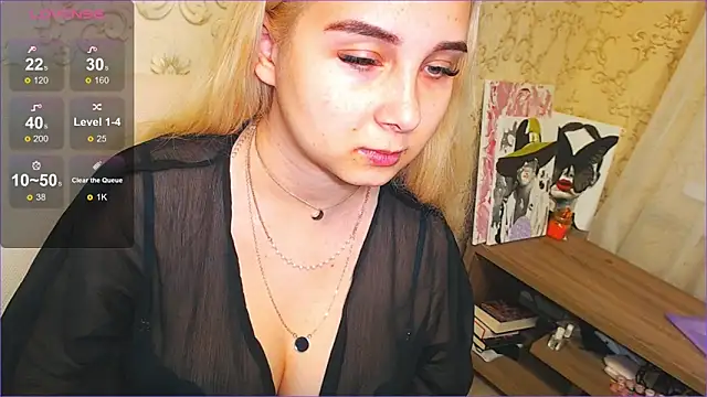 Snapshot of DolphinDreams chatting on 01-07-25, 12:31 DolphinDreams online show from 01-07-25, 12:31