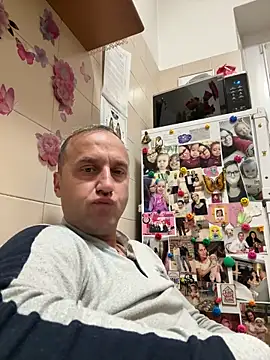 Snapshot of Lecatore80 chatting on 12-14-25, 06:19 Lecatore80 online show from 12-14-25, 06:19