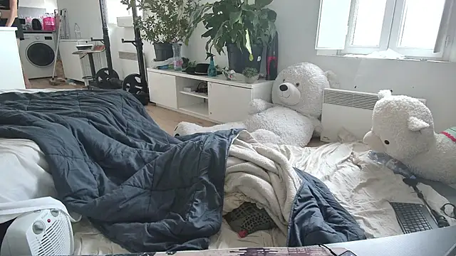 CeriseLapine online show from 04-22-26, 09:22