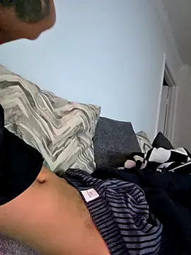 Snapshot of Dthang1 chatting on 03-11-26, 03:18 Dthang1 online show from 03-11-26, 03:18