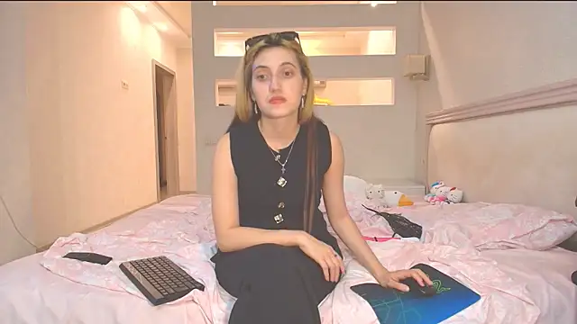 Snapshot of Iren chatting on 10-22-25, 09:25 Iren online show from 10-22-25, 09:25