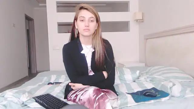 Snapshot of Iren chatting on 11-13-25, 06:56 Iren online show from 11-13-25, 06:56