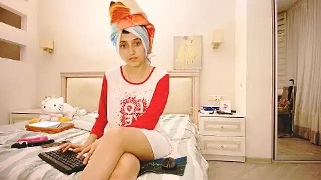 Snapshot of Iren chatting on 11-16-25, 06:57 Iren online show from 11-16-25, 06:57