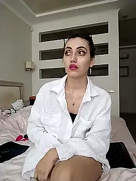 Snapshot of Iren chatting on 11-20-25, 10:26 Iren online show from 11-20-25, 10:26