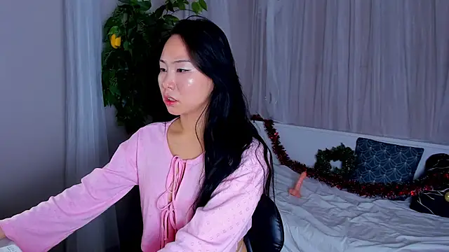 Snapshot of Inari_Okami_ chatting on 12-25-24, 07:13 Inari Okami  online show from 12-25-24, 07:13