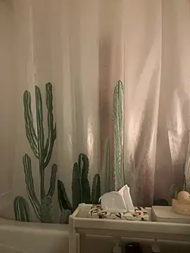 Snapshot of GymBoyVan chatting on 12-17-24, 12:43 GymBoyVan online show from 12-17-24, 12:43