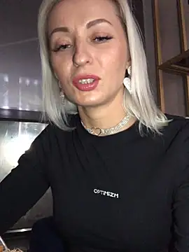 Diamond Bunny  online show from 12-23-24, 05:11