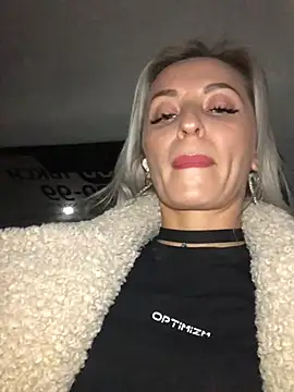 Diamond Bunny  online show from 12-25-24, 04:00