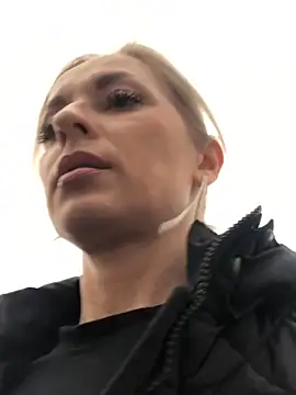 Diamond Bunny  online show from 02-04-25, 02:32