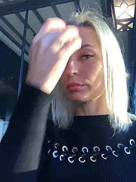 Diamond Bunny  online show from 02-08-25, 02:38