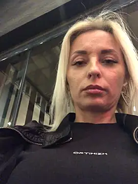 Diamond Bunny  online show from 02-16-25, 04:21