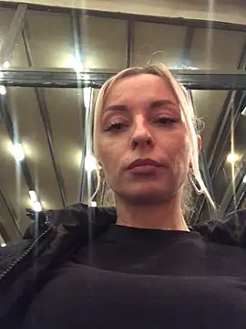 Diamond Bunny  online show from 02-17-25, 05:32