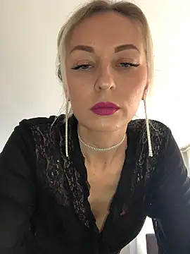 Diamond Bunny  online show from 02-21-25, 01:00