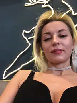 Diamond Bunny  online show from 03-15-25, 12:45