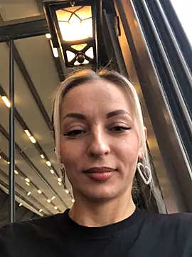 Diamond Bunny  online show from 03-16-25, 03:39