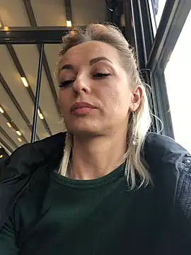 Diamond Bunny  online show from 03-19-25, 02:57