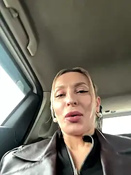 Diamond Bunny  online show from 01-10-26, 11:23