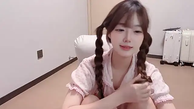 Snapshot of Fairy-06 chatting on 10-22-25, 01:55 Fairy-06 online show from 10-22-25, 01:55