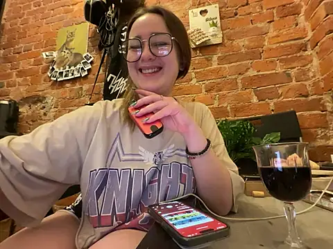 Snapshot of Emma_B1uem chatting on 12-12-24, 12:59 Emma B1uem online show from 12-12-24, 12:59