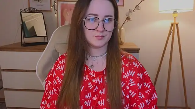 Snapshot of Emma_B1uem chatting on 12-18-24, 09:29 Emma B1uem online show from 12-18-24, 09:29