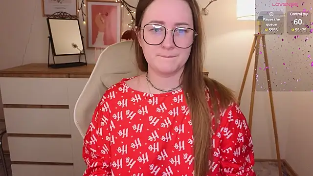 Snapshot of Emma_B1uem chatting on 12-20-24, 09:06 Emma B1uem online show from 12-20-24, 09:06