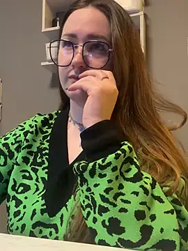 Snapshot of Emma_B1uem chatting on 12-21-24, 02:26 Emma B1uem online show from 12-21-24, 02:26