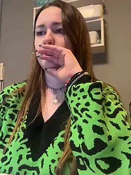 Snapshot of Emma_B1uem chatting on 12-21-24, 07:38 Emma B1uem online show from 12-21-24, 07:38