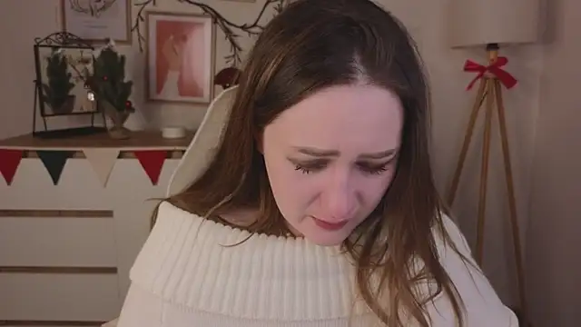 Snapshot of Emma_B1uem chatting on 12-24-24, 03:27 Emma B1uem online show from 12-24-24, 03:27