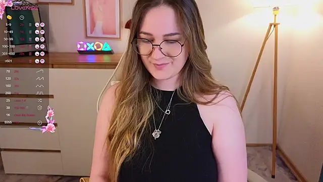 Snapshot of Emma_B1uem chatting on 10-14-25, 10:21 Emma B1uem online show from 10-14-25, 10:21