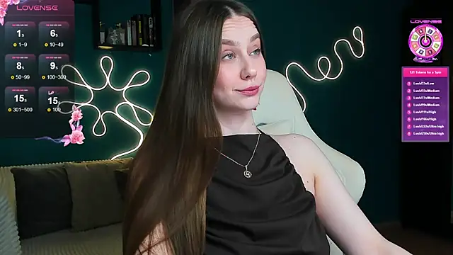 Snapshot of katie_taylorr chatting on 11-07-25, 11:27 katie taylorr online show from 11-07-25, 11:27