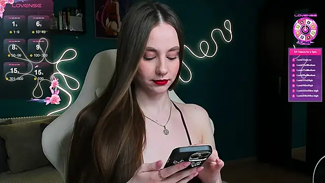 Snapshot of katie_taylorr chatting on 11-14-25, 10:29 katie taylorr online show from 11-14-25, 10:29