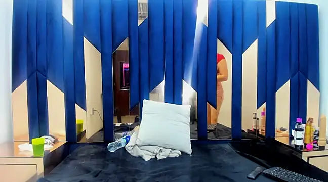 Snapshot of Criistaal_ chatting on 12-30-24, 03:25 Criistaal  online show from 12-30-24, 03:25