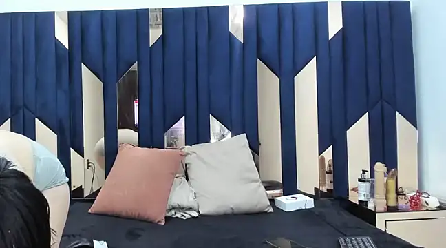 Snapshot of Criistaal_ chatting on 01-27-25, 03:58 Criistaal  online show from 01-27-25, 03:58