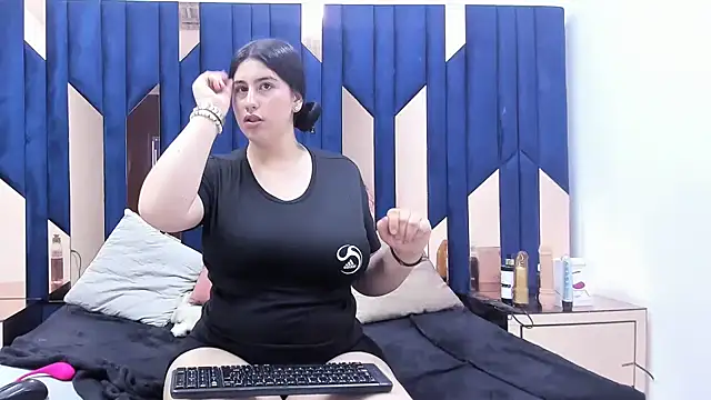 Snapshot of Criistaal_ chatting on 02-27-25, 04:41 Criistaal  online show from 02-27-25, 04:41