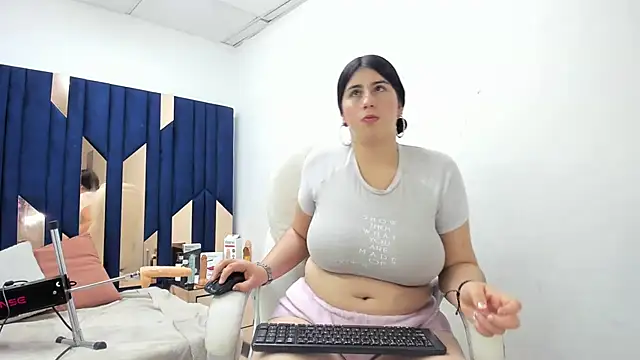 Snapshot of Criistaal_ chatting on 03-21-25, 07:33 Criistaal  online show from 03-21-25, 07:33