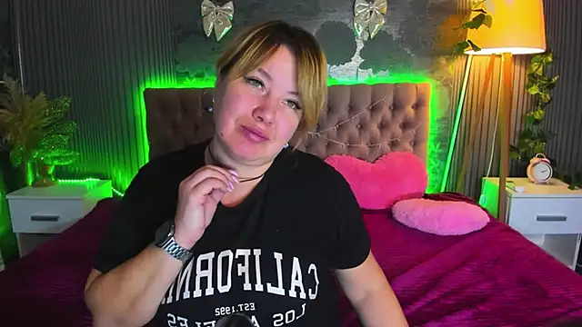 CurlyDreams online show from 02-14-26, 05:48