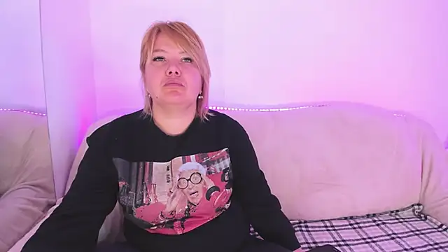 CurlyDreams online show from 04-23-26, 04:57