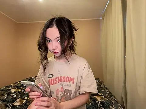 Snapshot of lalallalalaa- chatting on 02-05-25, 04:48 lalallalalaa- online show from 02-05-25, 04:48